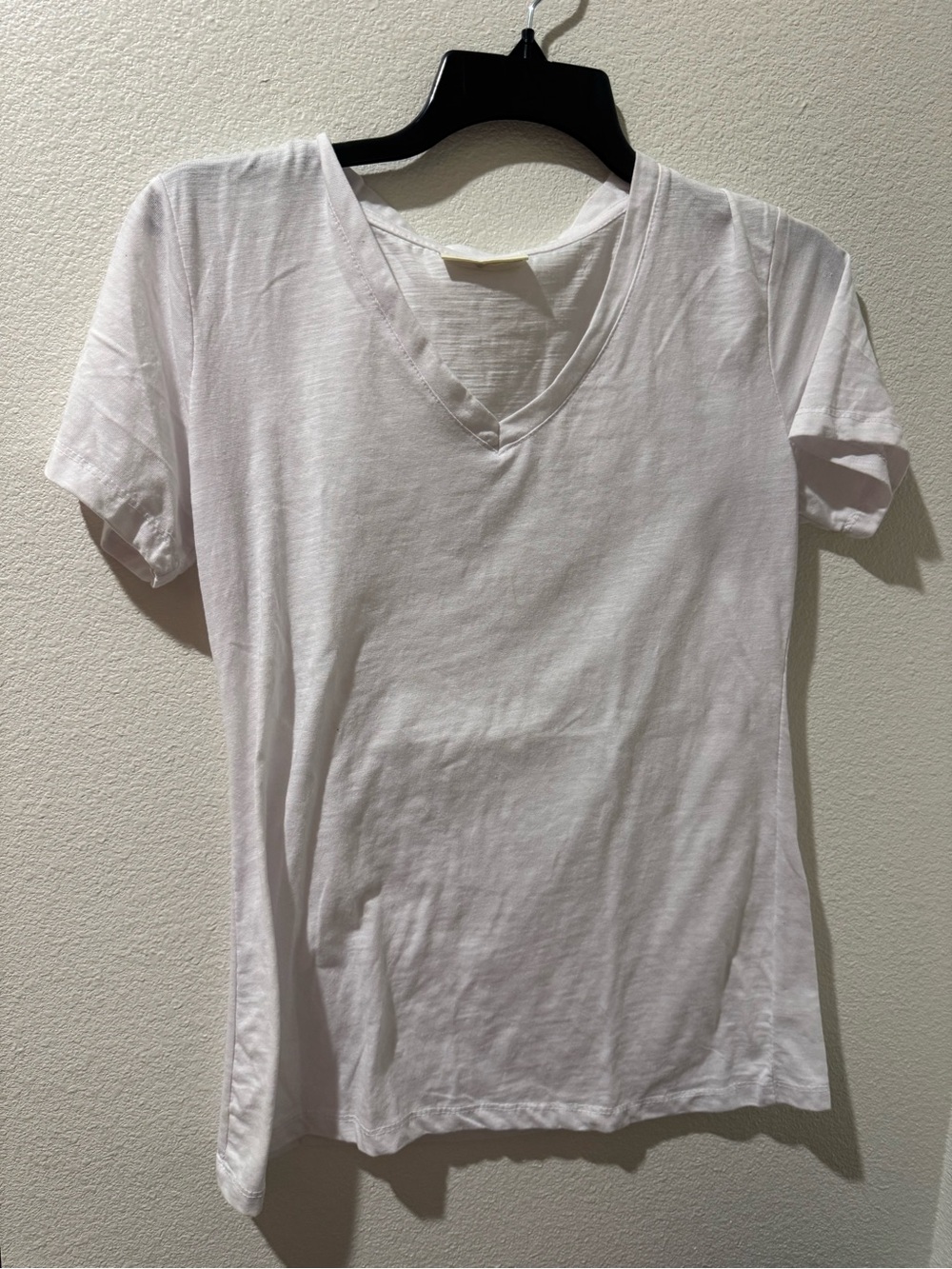 Bobbie Brooks White V-Neck Short Sleeve Tee